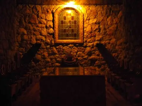 cripta de piedra del monasterio
