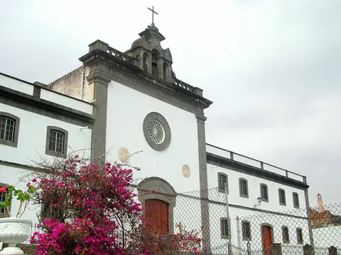 fachada principal del monasterio