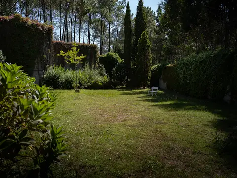 jardín y zonas verdes del recinto