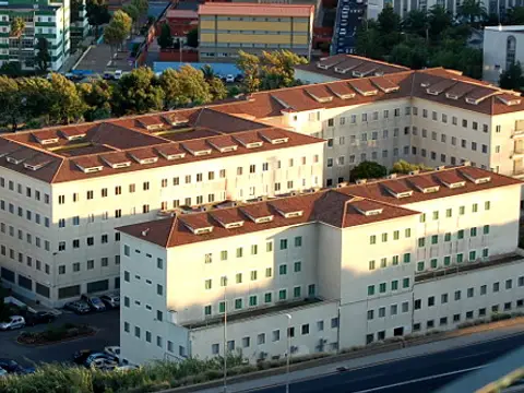 el edificio del Seminario Diocesano de Tenerife (recinto de La Verdellada, donde está la Casa de la Iglesia) visto desde la Vía de Ronda
