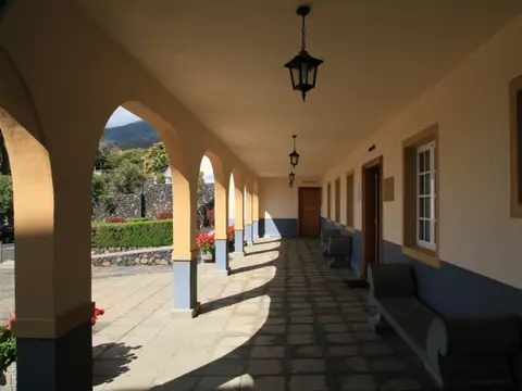 la galería porticada del monasterio