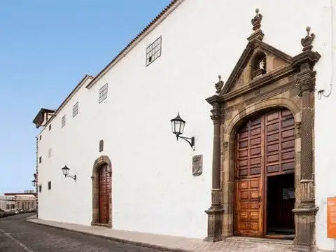 fachada del monasterio y de su iglesia en la calle San Diego