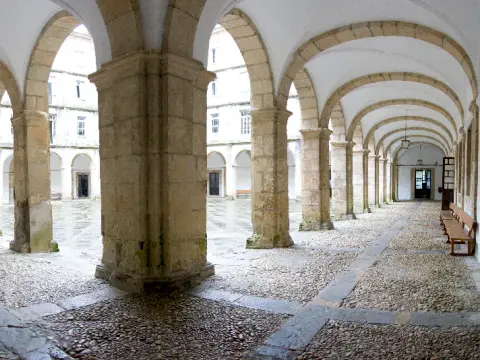 claustro/entorno interior