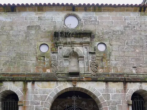 fachada (portada de acceso)