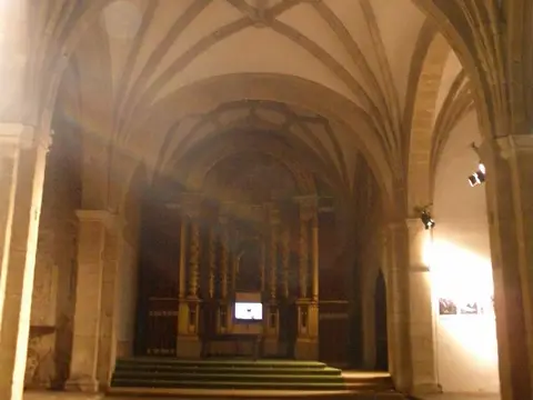 iglesia (bóveda y retablo mayor)