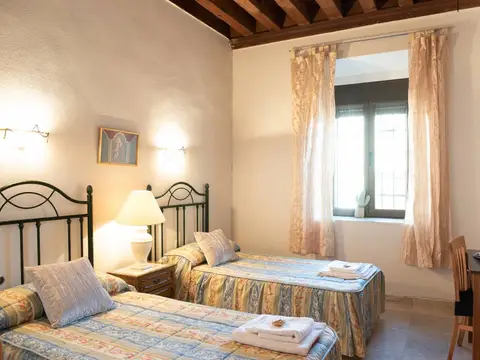 dormitorio de dos camas de la hospedería