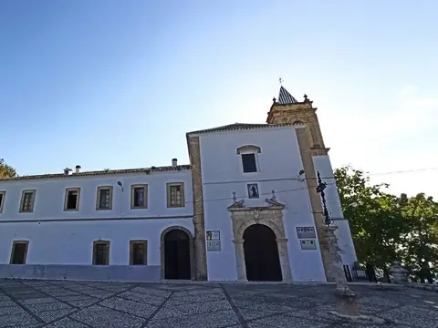 el convento y la iglesia desde la explanada del cerro