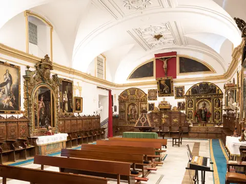 coro bajo con sillería y retablos