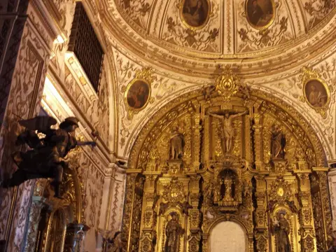 retablo mayor dorado de la iglesia