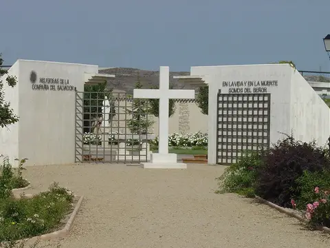 cementerio de la congregación, en los terrenos de la casa