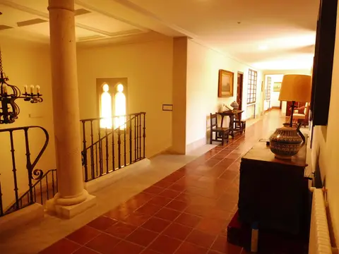 distribuidor interior con la escalera
