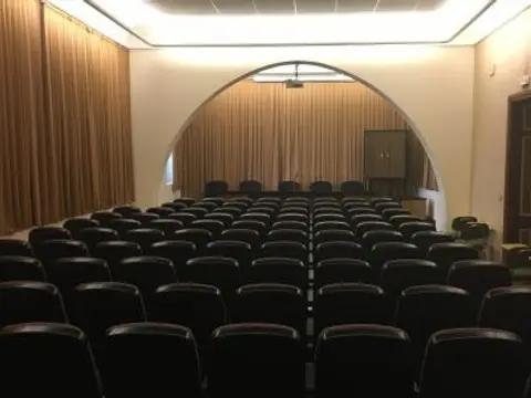 salón de actos para 100 personas