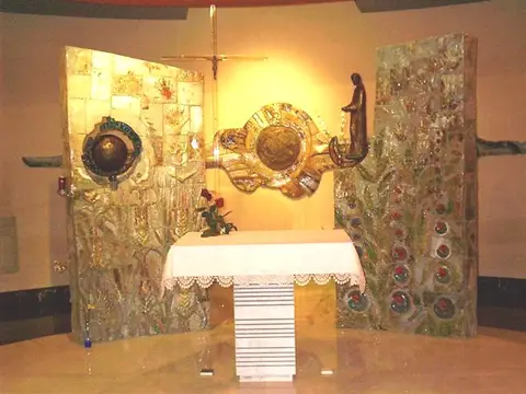 cripta donde reposan los restos del P. Usera, en la capilla