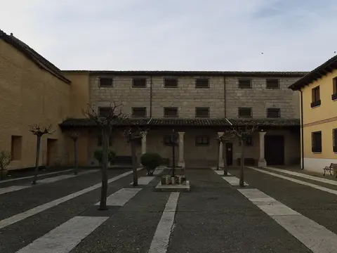 patio de entrada del monasterio